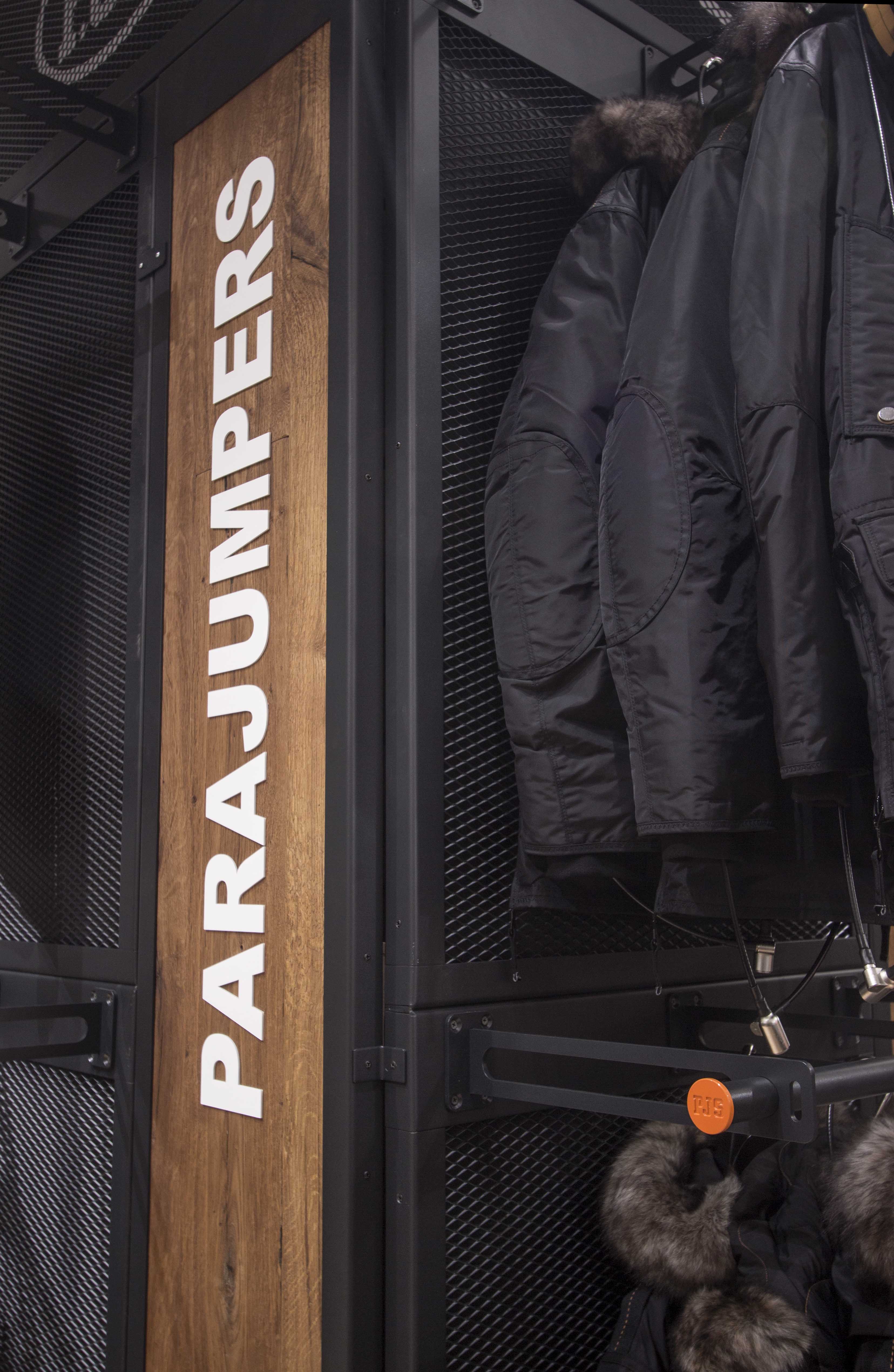 Parajumpers pelardisplay